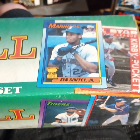 Topps 1990 baseball card factory sealed set brand new shirked wrapped in the box - Picture 2 of 10